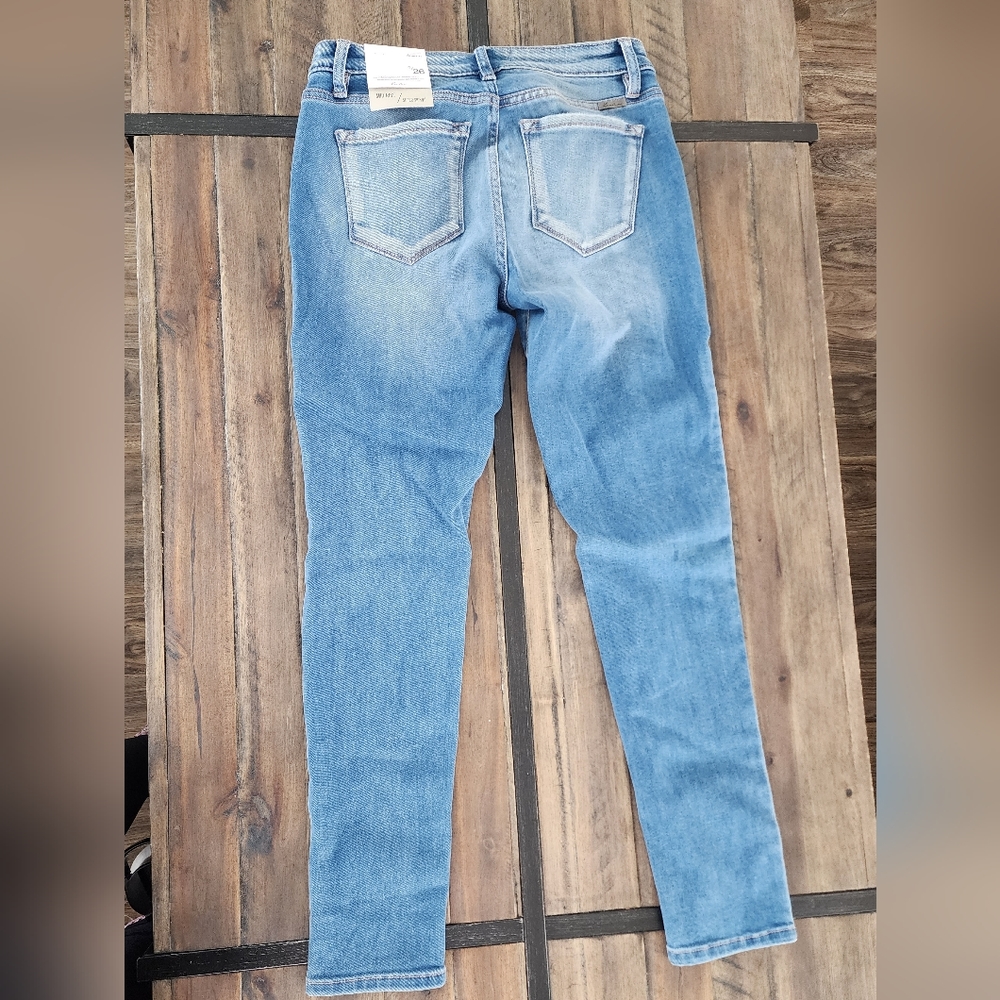 BNWT Kancan mid rise distressed super skinny jeans medium wash